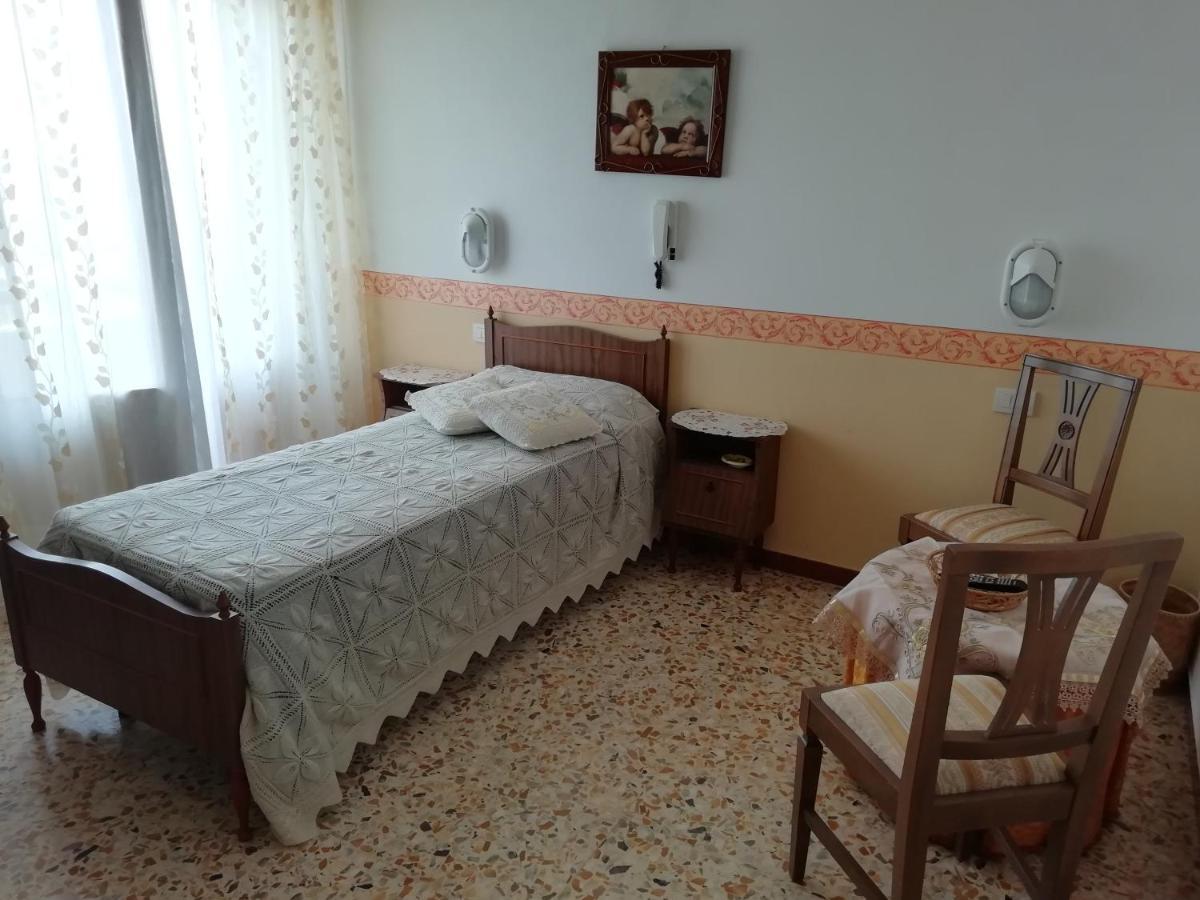 Albergo La Torre Radicofani Exterior photo