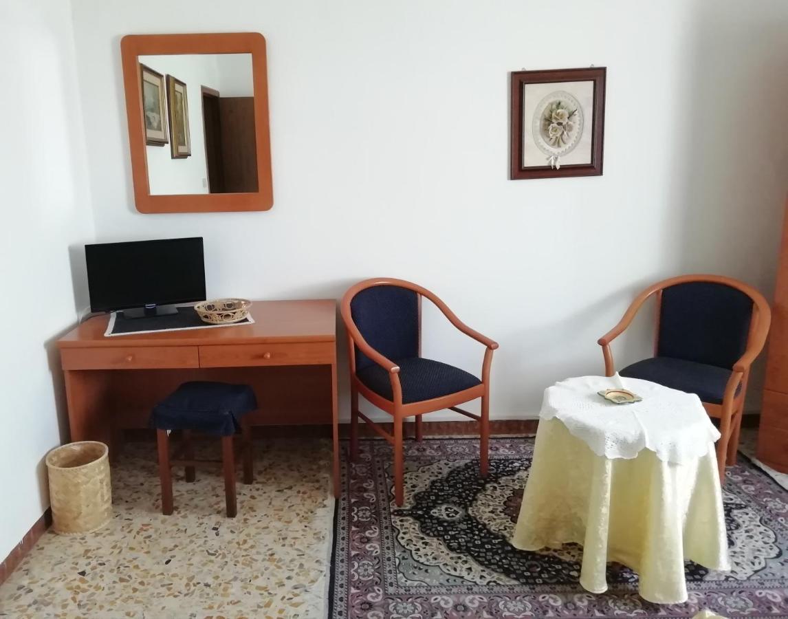 Albergo La Torre Radicofani Exterior photo