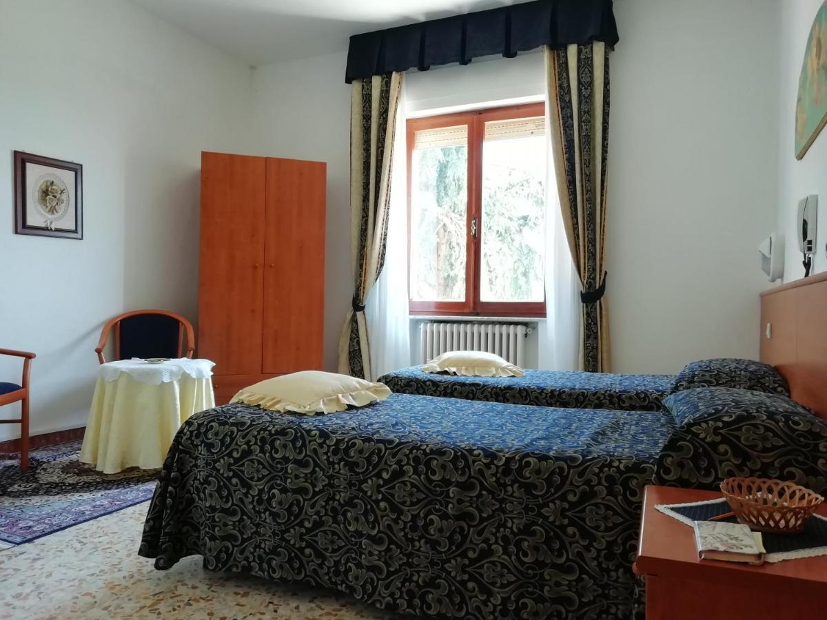 Albergo La Torre Radicofani Exterior photo
