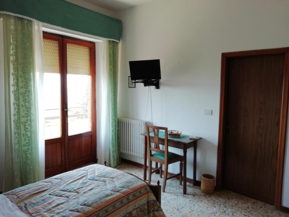 Albergo La Torre Radicofani Exterior photo