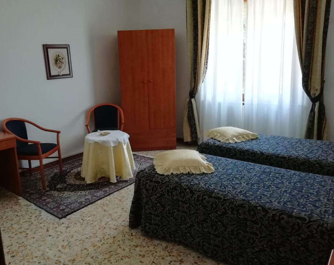 Albergo La Torre Radicofani Exterior photo